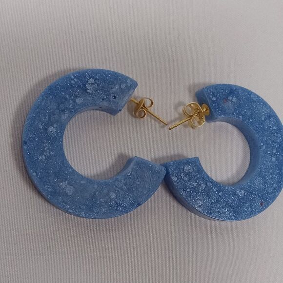 Blue resin hoop earrings with 18k gold plated earring posts - Picture 3 of 6